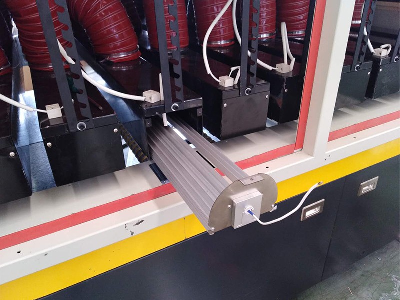 玻璃UV褪黃機.jpg 玻璃UV褪黃機.jpg